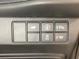 ハンドルの右側にHondaセンシング用のメインスイッチとパワーテールゲートスイッチがついています。パワーテールゲートスイッチは車内からでもテールゲートの開け閉めを電動でできます。