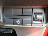 アイドリングストップは車内の温度をモニタリングしていて、自動的に温度が高い場合や、低い場合は作動しないようになっております!自動でアイドリングストップしてくれますので燃費向上に役立ちますね!