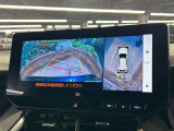 【パノラミックビューモニター】専用のカメラにより、上から見下ろしたような視点で360度クルマの周囲を確認することができます☆死角部分も確認しやすく、狭い場所での切り返しや駐車もスムーズに行えます。