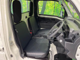 運転席シート廻りは使用感も少なく、良好な状態となっています。丁寧に使われていたことがよくわかりますね。