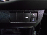 パーキングセンサーや横滑りを防ぐVSA等のスイッチ類は運転席の右側、手の届きやすい位置にあります。