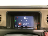 デジタル表示のスピードメーターとタコメーター、燃費やオドメーターなどの表示の他に、ホンダセンシング機能などの表示もできる多機能なマルチインフォメーション・ディスプレイです。