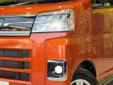 【LEDヘッドライト】悪天候や夜間走行時も良好な視界を確保し安心して運転できる高輝度LEDヘッドライトを装備!点灯速度が早く、消費電力も抑えられています。