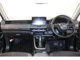 操作性に優れた運転席となります!小物入れや各ボタンの配置にこだわり、使いやすいです!座り心地もよく視認性も良好なのでロングドライブもお任せ下さい!