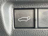 【パワーバックドア】スマートキーや運転席のボタンを押すだけでリアゲートが自動で開閉します!荷物を持っている時や、高い位置にあるバックドアを閉める際に便利な機能です♪
