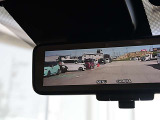 インテリジェントルームミラーです。クリアな後方視界で安全運転をサポートします。