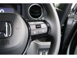 Hondaセンシングの機能のひとつ、アダプティブクルーズコントロール付!アクセルから足を離しても設定したスピードと前車との車間を保ち走行してくれます!車線維持もアシスト☆高速道路で疲労軽減ですね☆