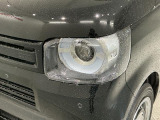 LEDヘッドライトは、点灯の瞬間から最大光量を発揮し、突然暗くなるトンネルなどでの安定感を高めます。