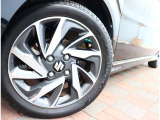 【車屋】として、長く車業界に従事した経験豊富なスタッフが多数在籍しております。