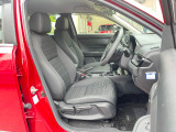 体を包み込む形のシートなので、長時間運転しても疲れません。