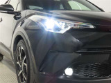高輝度で点灯速度が速く、しかも消費電力の少ないLEDヘッドライトが装備されています!LEDの明るい光が走行中の視界の確保をサポートして、夜のドライブがより楽しく安全に運転できます♪