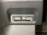 ハンドルの左下にETCがついています。高速道路の料金所の通過も楽々です。カードの取り出しもしやすい場所についています。
