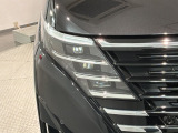 LEDヘッドライトは、点灯の瞬間から最大光量を発揮し、突然暗くなるトンネルなどでの安定感を高めます。