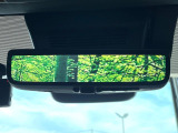 【デジタルインナーミラー】後席の大きな荷物や同乗者で後方が確認しづらい時でも安心!カメラが撮影した車両後方の映像をルームミラー内に表示。クリアな視界で状況の確認が可能です!