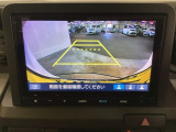バックモニター付きで、車庫入れやバック時の後方確認をサポート。