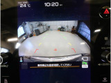 ■リヤビューカメラの映像です。ステアリング連動ガイドラインが、後退時の予想進路を表示し、運転のサポートを致します。