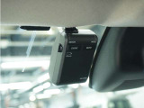 ◆ドライブレコーダー◆映像・音声などを記録する自動車用の装置です。 もしもの事故の際の記録はもちろん、旅行の際の思い出としてドライブの映像を楽しむことができます。