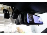 電子インナーミラーにはカメラでの後方映像を表示するので、後方に座られる方や積み込んだ荷物で後方が見えにくい場合でも映像表示で視界を確保してくれます。