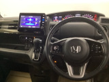 運転席周辺のスマートなレイアウトが、操作のしやすさを実現。快適なドライブをサポートします。
