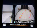 マルチビューモニター付きです。運転席からの目視だけでは見にくい、車両周辺の状況をリアルタイムでしっかり確認できます。