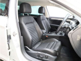 ■ナッパレザースポーツシート ■シートヒーター ■運転席メモリー機能付きパワーシート ■運転席座面長調整機構 ■運転席マッサージ機能 ■電動ランバーサポート