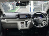 【運転席・インパネまわり】ハンドル・シート・フロアーなど隅々までプロによるクリーニング済み☆彡キレイな車内でドライブが一層快適にお楽しみいただけます!!
