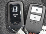 【スマートキー】ポケットやバックなどにキーを入れたまま探さなくてもロックの施錠、開錠、エンジンスタートも出来ます。