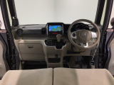 【前方視界】開放的な前方視界!運転がしやすく疲れにくいです♪窓が大きく、見通しがとっても良いおクルマですよ♪