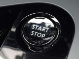 【プッシュスタート】キーが車内にあれば、エンジンの始動・停止はブレーキを踏んでスイッチを押すだけ!キーを取り出す手間を省き、ワンプッシュで操作するので簡単でスムーズ!