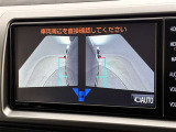 幅も大きいクルマなので、すれ違いも心配ですよね。バックカメラだけでなく、サイドカメラも装備しています。裏道のすれ違いの時なども、活躍してくれます。