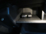 グローブボックス内にスマートに装着されたETC!