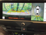 【パノラミックビューモニター】専用のカメラにより、上から見下ろしたような視点で360度クルマの周囲を確認することができます☆死角部分も確認しやすく、狭い場所での切り返しや駐車もスムーズに行えます。