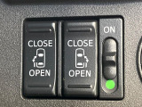 【両側パワースライドドア】スマートキーや運転席のスイッチで後席両側スライドドアの開閉が可能♪電動だから力を入れてドアを開ける必要が無く、小さなお子様でも簡単に開け閉めでき快適です♪