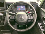 インテリアに合わせたデザインのステアリングは、運転される方のことも考え、運転しやすい形状、大きさです。是非一度、実際に触ってお確かめください。