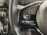ステアリングにオーディオ操作スイッチが付いています。オーディオ画面に直接タッチしなくても操作が出来ますので、運転に集中できます。