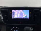 純正ナビを装備。タッチパネル式で使いやすく、お出かけもラクラクです。