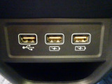 充電用USBジャック(急速充電対応タイプ2個付)付きです♪