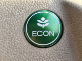 ワンタッチで省燃費走行をサポートするECONスイッチを装備。
