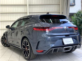 ご納車の前には専門スタッフによる点検・整備を実施いたします。さらにはご納車後のカーライフを想定し、各機関・電気系統のチェック、ロードテストも行いますので、ご遠方のお客様もご安心下さいませ。