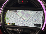 ●純正ナビ:一体感のあるナビは、高級感ある車内を演出してくれます。オーディオ機能も充実しておりますので、運転もより楽しめます♪