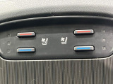 【シートヒーター&ベンチレーション】夏場は涼しい風でお尻や背中の熱やムレを防ぎ、冬はエアコンよりも早く温まってポカポカに!季節を問わず快適に過ごせます。
