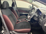 ゆったりと座れる運転席シートですのでストレスなく運転が出来ますよ!
