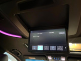 【12.8型フリップダウン】大画面モニターで後席でもエンタメをお楽しみいただけます。家族や友人とお出かけする機会が多い方に大人気です♪
