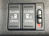 【両側パワースライドドア】スマートキーや運転席のスイッチで後席両側スライドドアの開閉が可能♪電動だから力を入れてドアを開ける必要が無く、小さなお子様でも簡単に開け閉めでき快適です♪