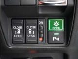 ◆両側電動スライドドア◆狭い駐車場でも乗り降りが楽々♪お子様が隣の車にドアを当ててしまう心配もございません!小さなお子様連れの方もこれで安心。