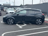 当店は照明・屋根付きスペースございますので雨天時も安心して現車確認が可能です。