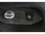 ■衝突回避支援機構■自動車に搭載したレーダーやカメラからの情報をコンピュータが解析し、運転者への警告やブレーキの補助操作などを行います。事故予防に!