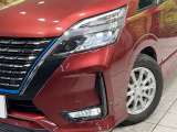 【LEDヘッドライト】悪天候や夜間走行時も良好な視界を確保し安心して運転できる高輝度LEDヘッドライトを装備!点灯速度が早く、消費電力も抑えられています。