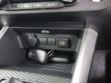 12Ⅴシガーソケットだけでなく電源供給用のUSB端子もついています。