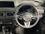 安全運転と情報操作を両立する運転席まわり。さまざまな情報を扱いながら正しい姿勢で安全に運転できることを追求したコックピット!